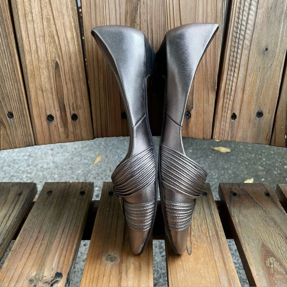 J. Jill Metallic Silver Leather Flats Womens Size 7.5 Pointed Toe Slip On
